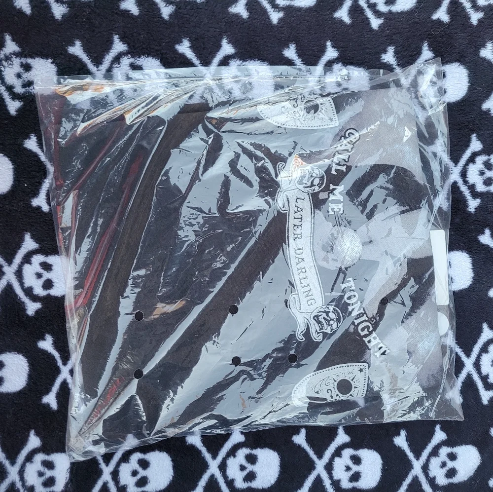 Elvira Spirit Board Men's T-shirt Size XL Kreepsville Mistress of the Dark - Picture 3 of 3